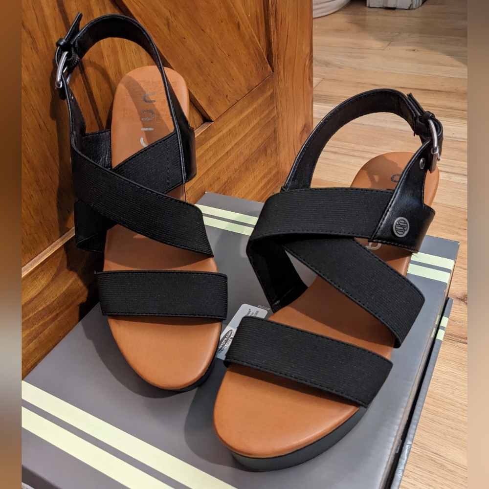Unisa Wedge Shoe